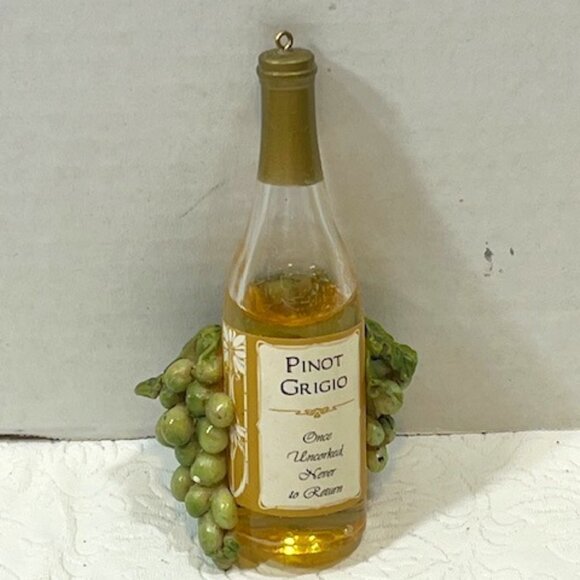 Pinot Grigio White Wine Bottle w/Green Grapes Hanging Plastic Ornament4"Tall - Picture 1 of 12
